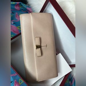 EUC Salvatore Ferragamo wallet